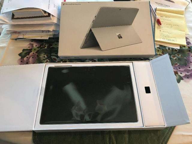 Microsoft surface pro 4 256GB 8GB RAM Microsoft surface pro 4 256GB 8GB RAM